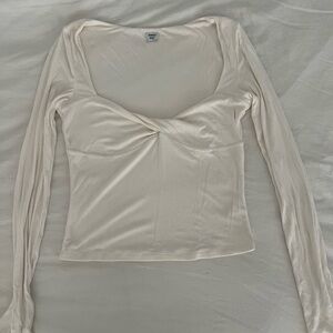 Aritzia Lula Long Sleeve Top Size M - sweetheart neckline